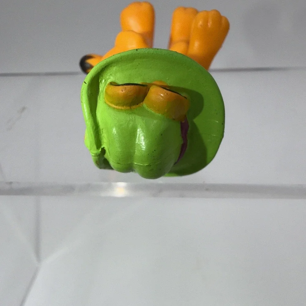 GARFIELD the Cat - SItting Figurine in Green Safari Hat and Vest-‎ 1981 - 2 1/4